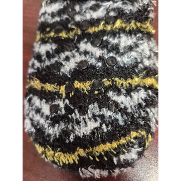 Disney The Lion King Fuzzy Non-Skid Socks With Grippers Size 10-4 - Picture 3 of 4